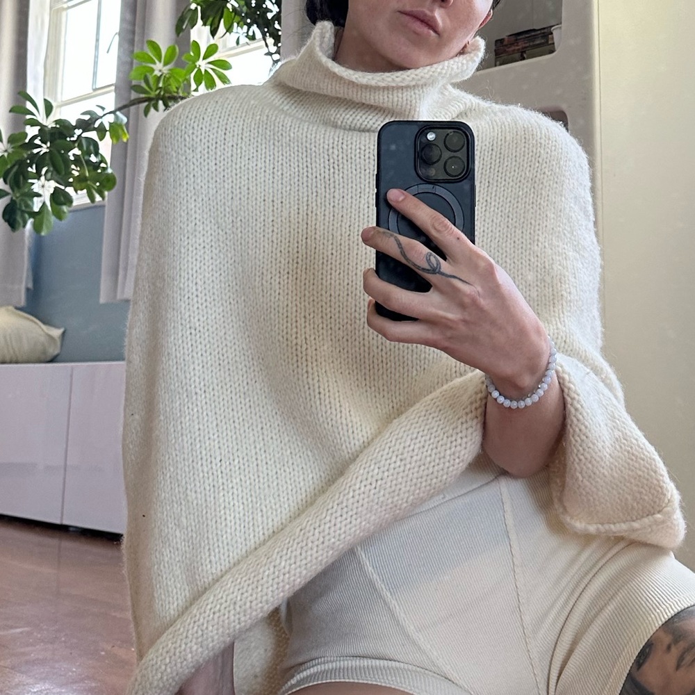 LUNYA creamy white poncho
